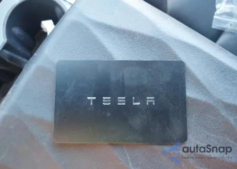 2023 Tesla Model Y Performance Dual Motor All-Wheel Drive z USA, uszkodzony, nr VIN 7SAYGDEF6PF603066